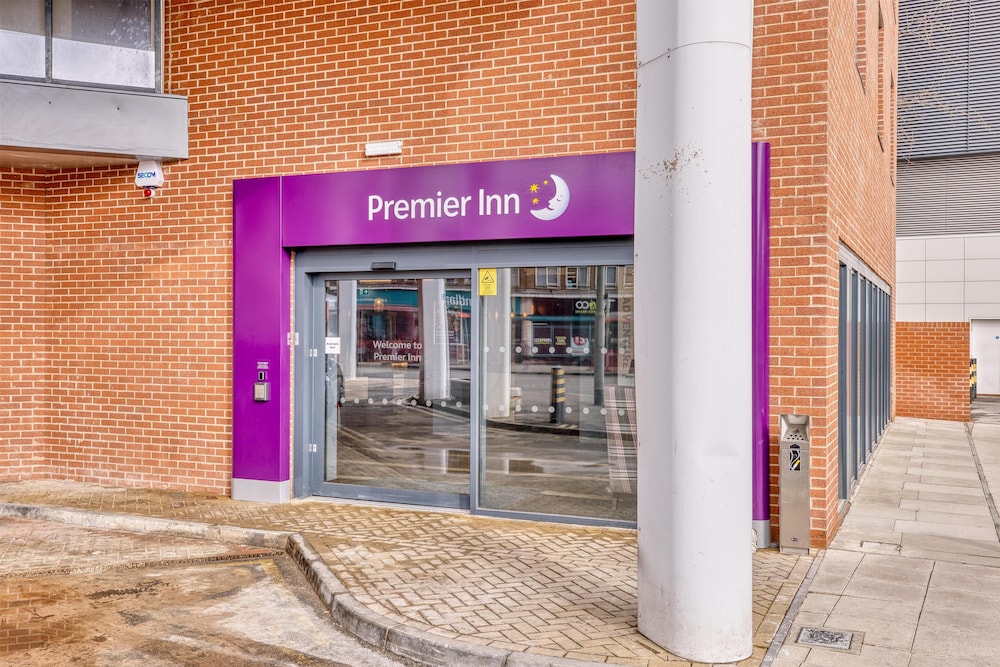 Premier Inn London Uxbridge Town Centre in LONDON
