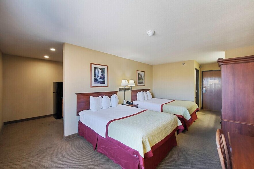 Pinedale Hotel & Suites 28/50