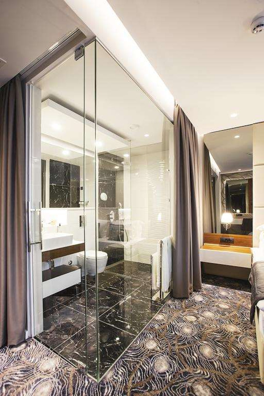 SKY HOTEL 40/49