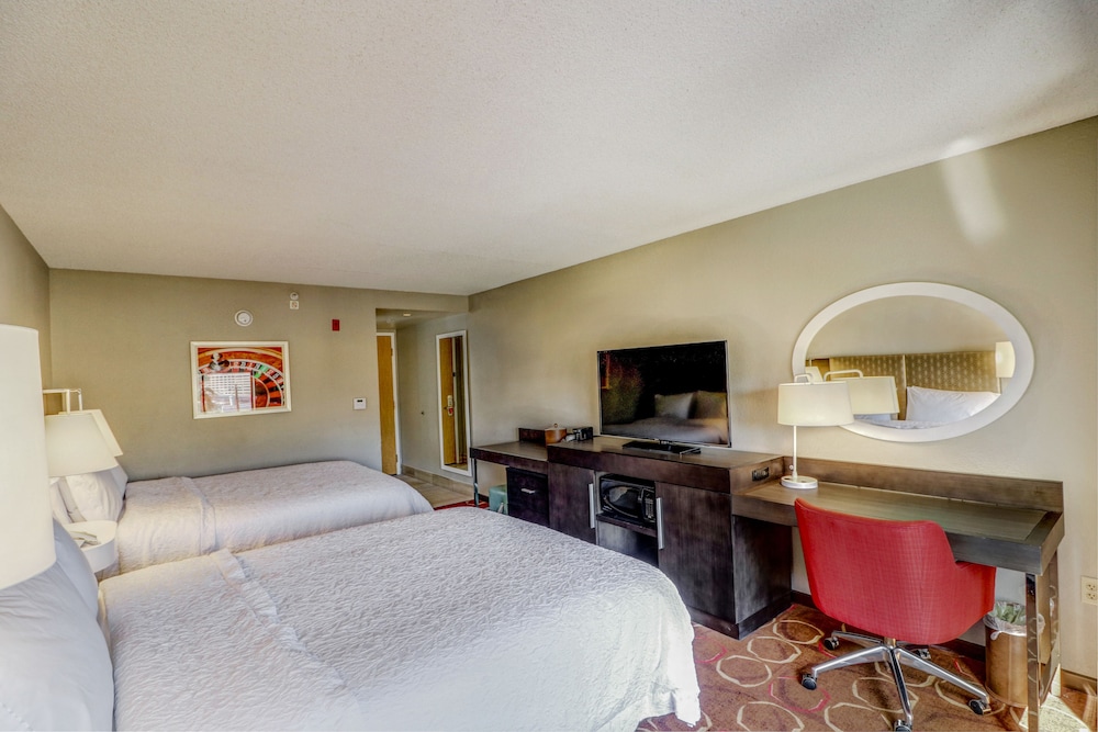 Hampton Inn Tropicana 11/30