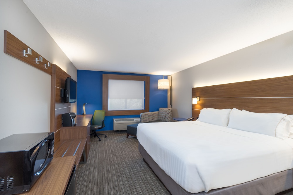 Holiday Inn Express Howe (Sturgis, Mi) 17/49