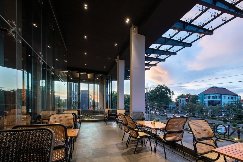 Luminor Hotel Airport Sidoarjo By WH, Best Choice and Strategic Location with a Rooftop area in Town 25/38