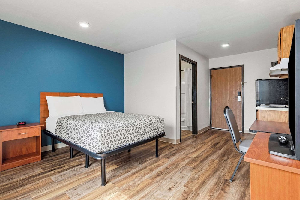 WoodSpring Suites Tulsa 26/39