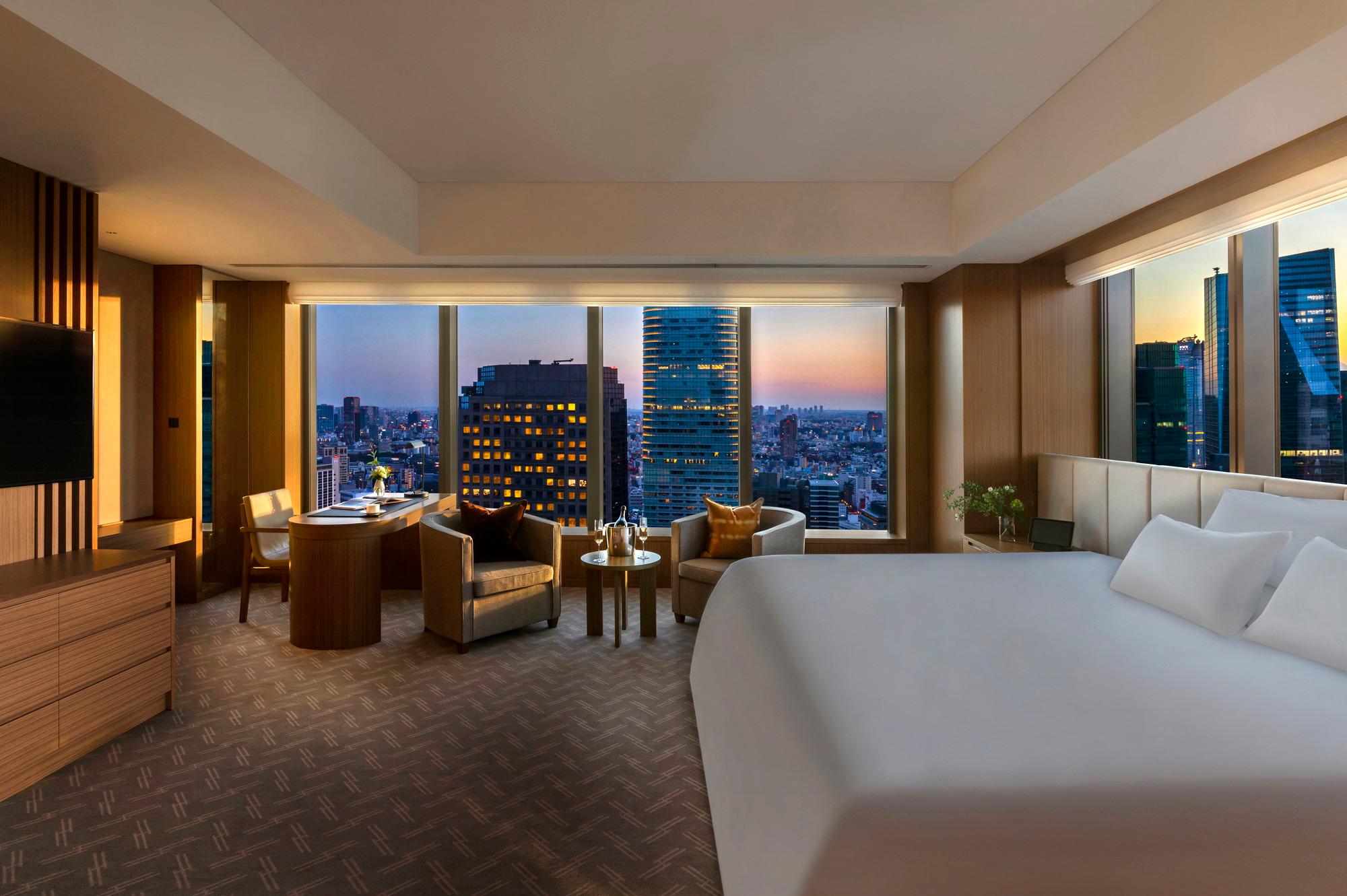 Prestige, King Bed, Night View, Corner
