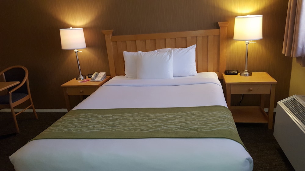 Econo Lodge Inn & Suites North Vancouver 20/52