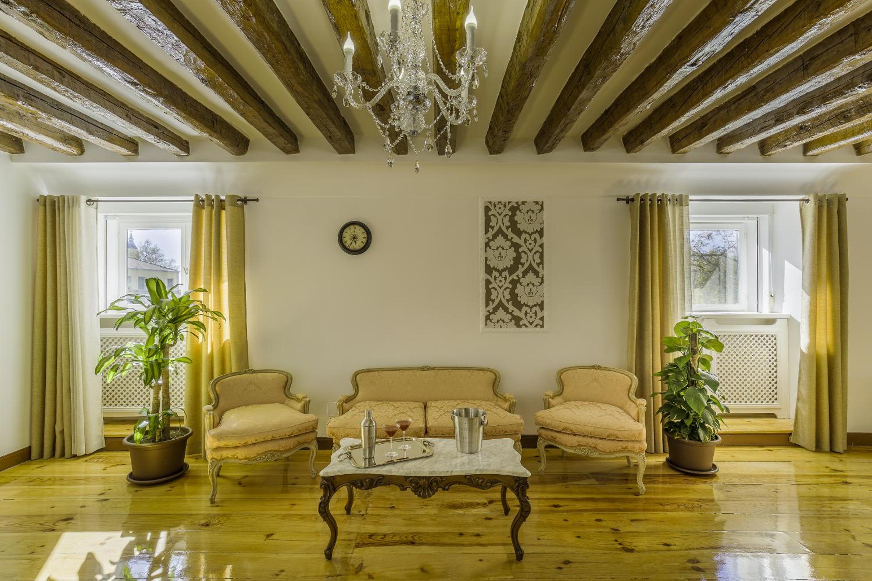 Oriente Palace Apartments 24/47