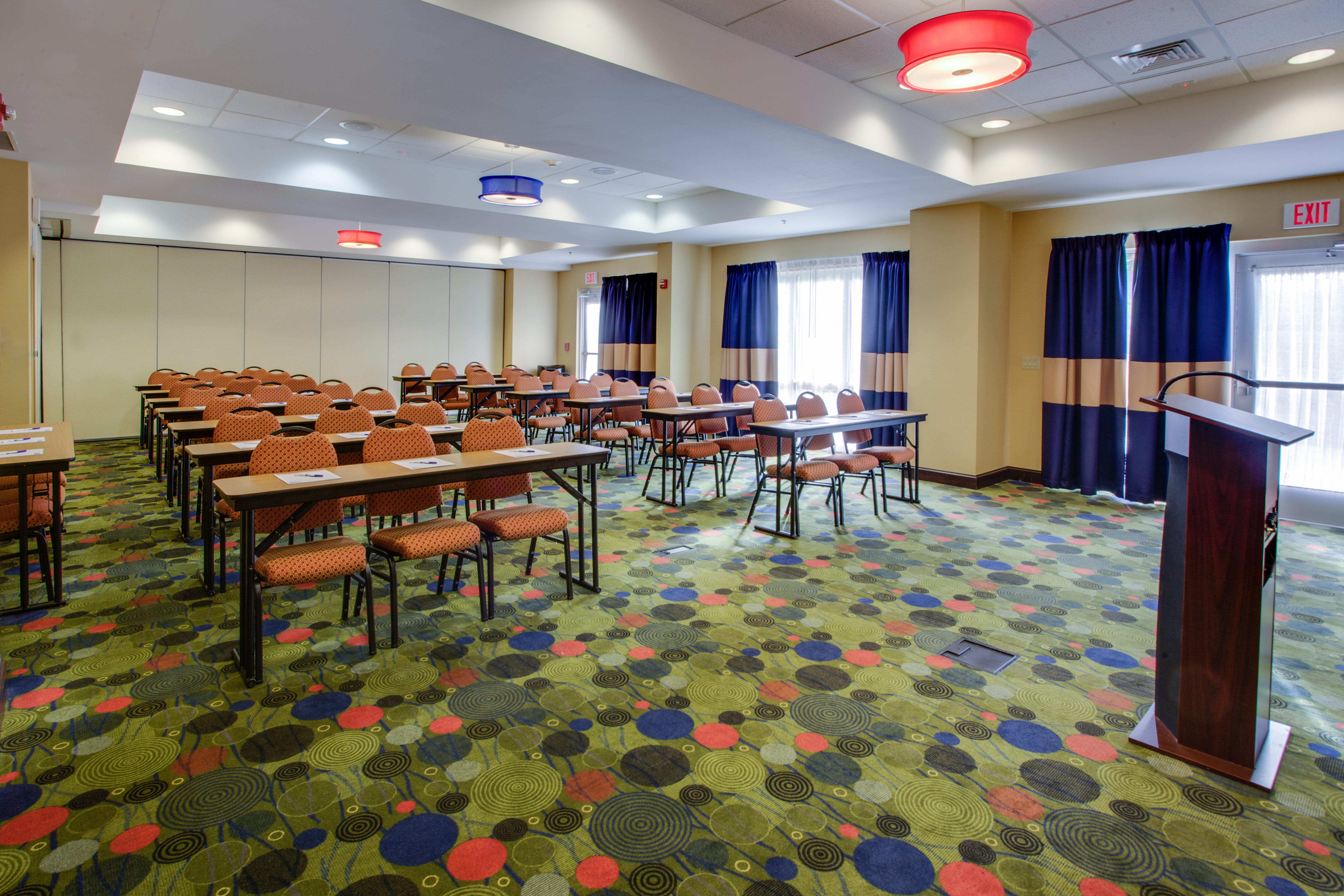 Holiday Inn Express Hotel and Suites Raleigh Sw Nc State 70/80