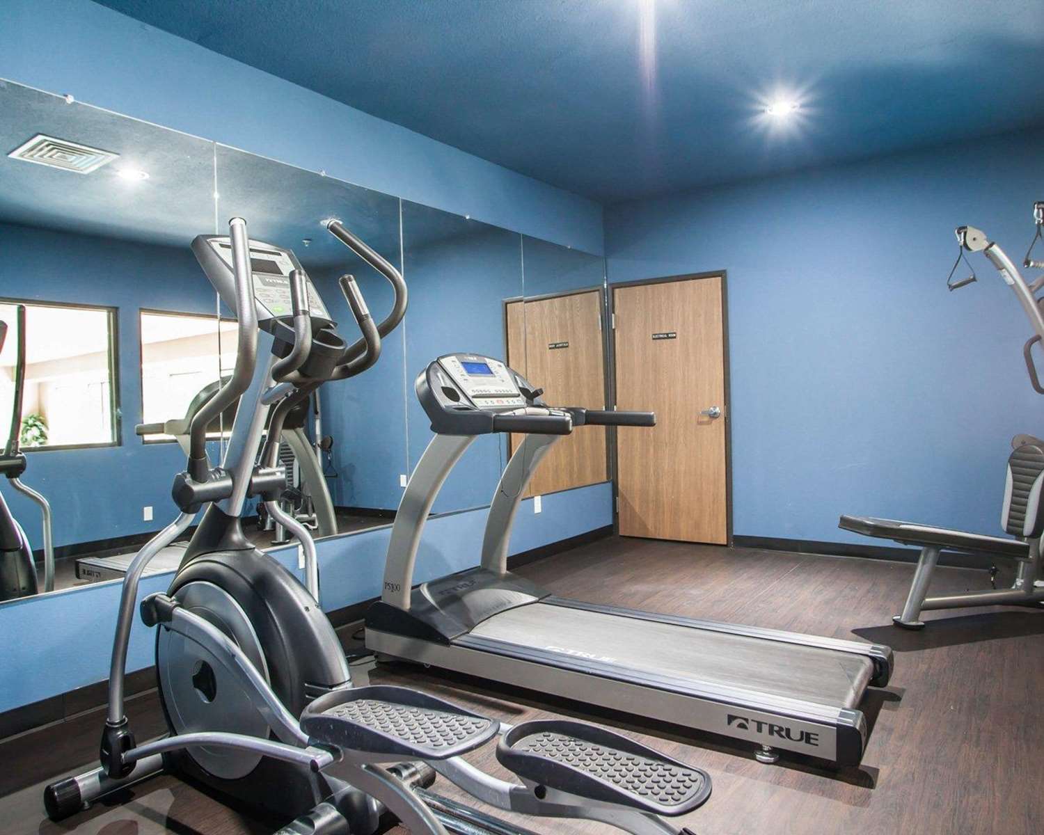 Comfort Inn Lees Summit @ Hwy 50 & Hwy 291 8/15
