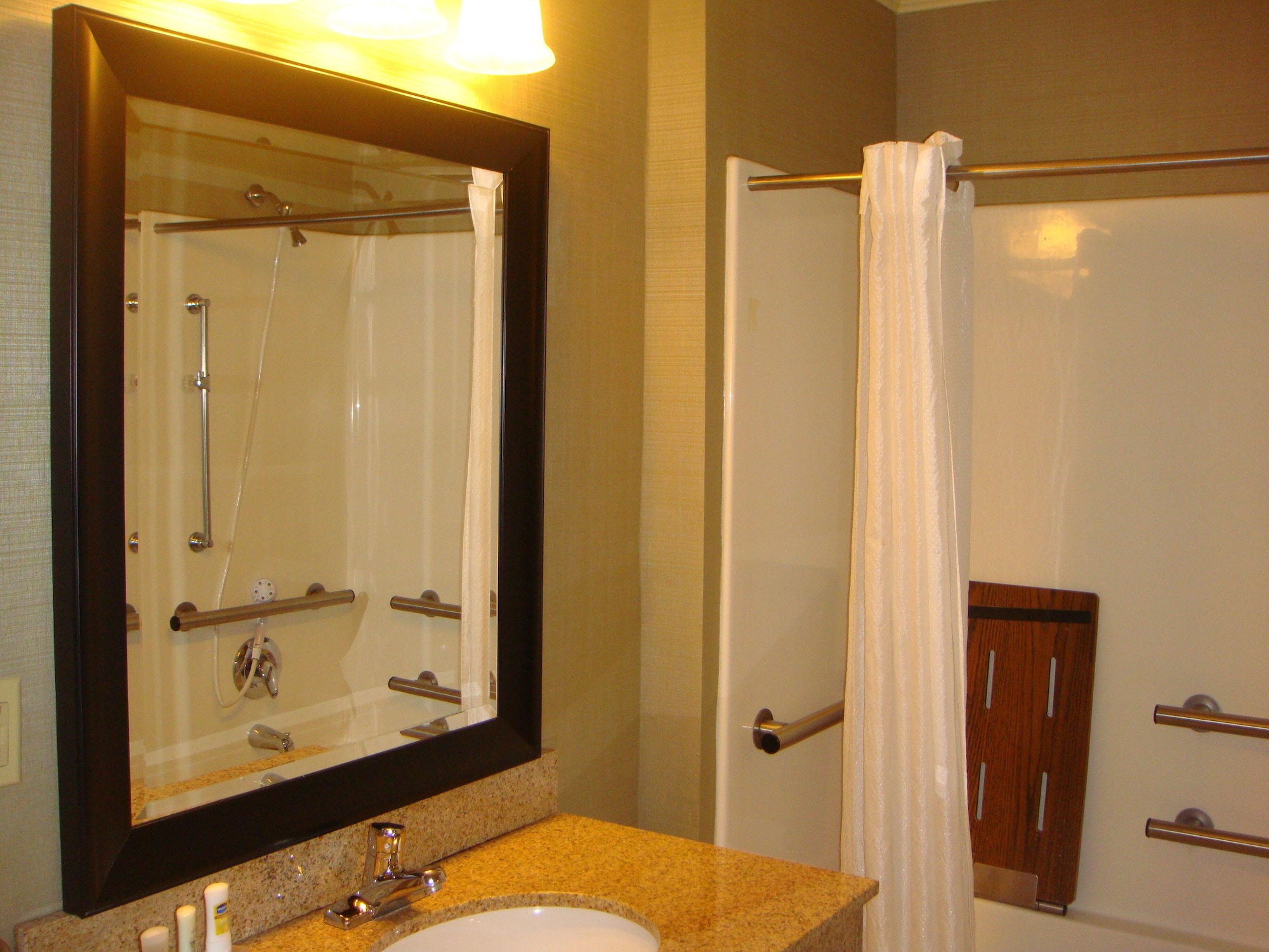 غرفة بسرير كينج، Country Inn Suites By Radisson Norcross Ga 3/4