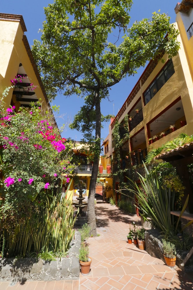 Casa Mia Suites 65/72