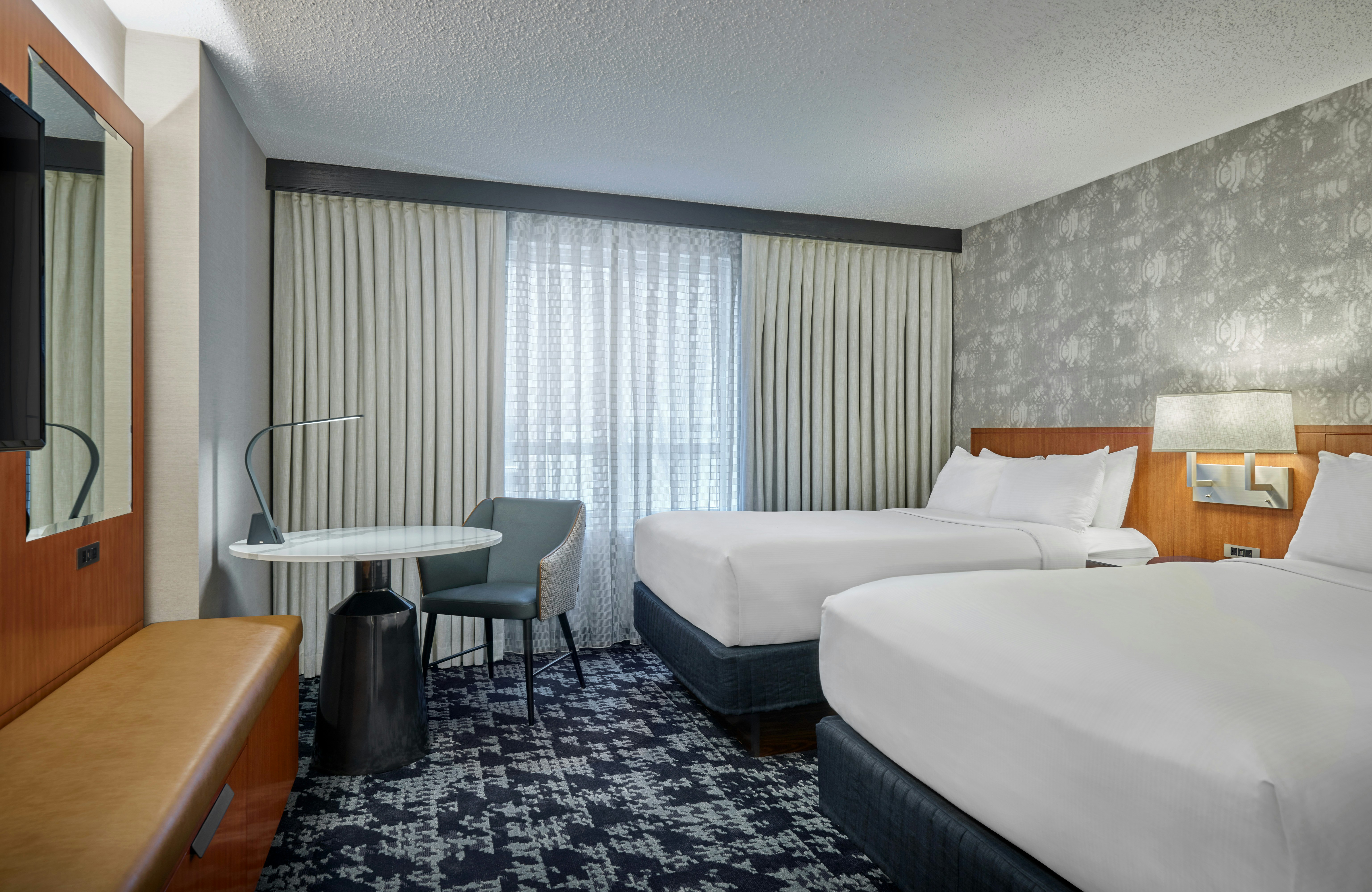 SUITE, KING BED, ACCESSIBLE