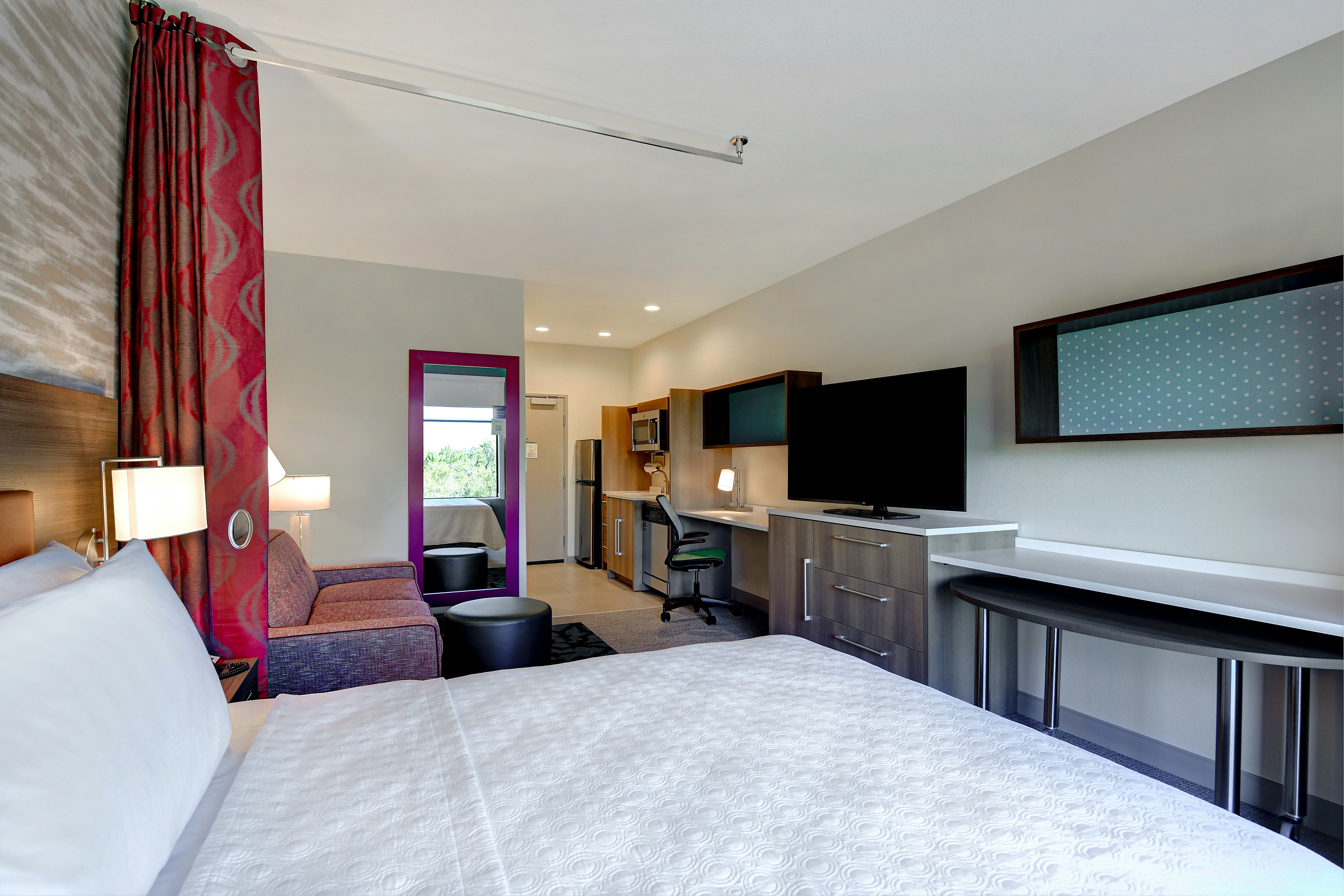 STUDIO, QUEEN BED