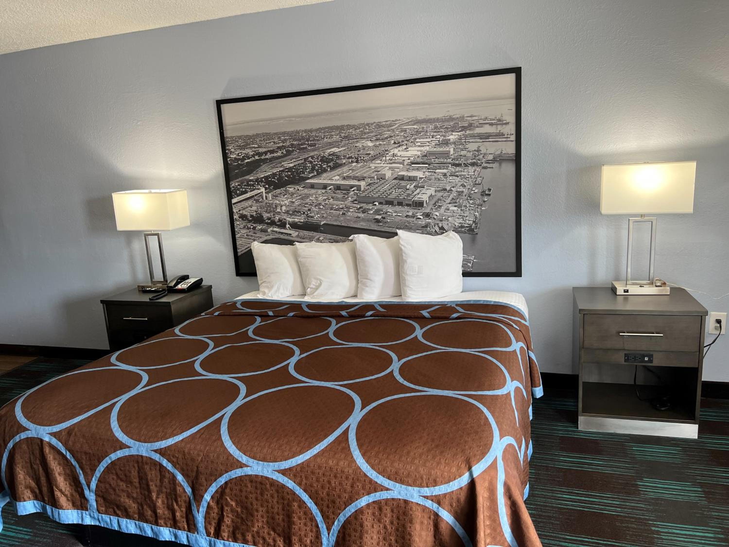 Super 8 by Wyndham Newport News 4/19
