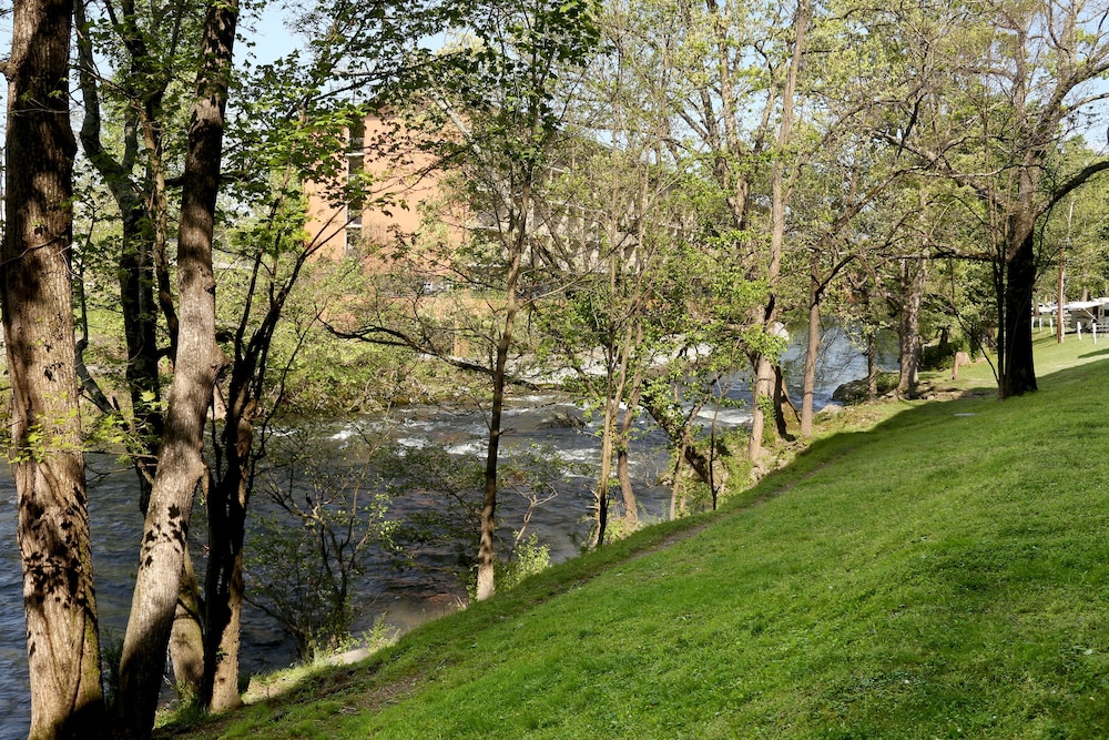 Creekstone Inn 29/36