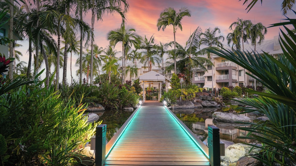 Coral Sands Beachfront Resort 52/59
