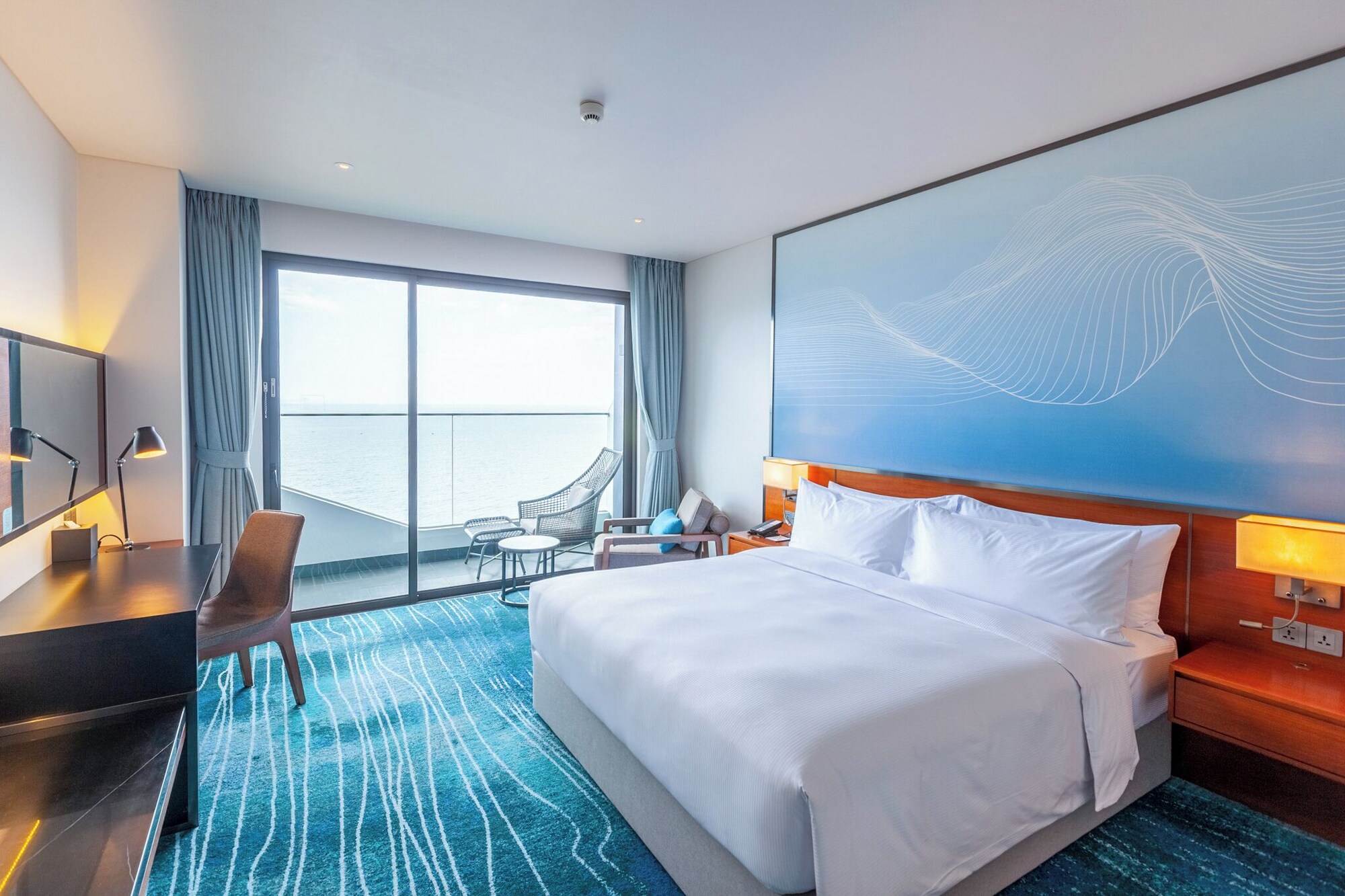 DELUXE, KING BED, OCEAN VIEW, BALCONY