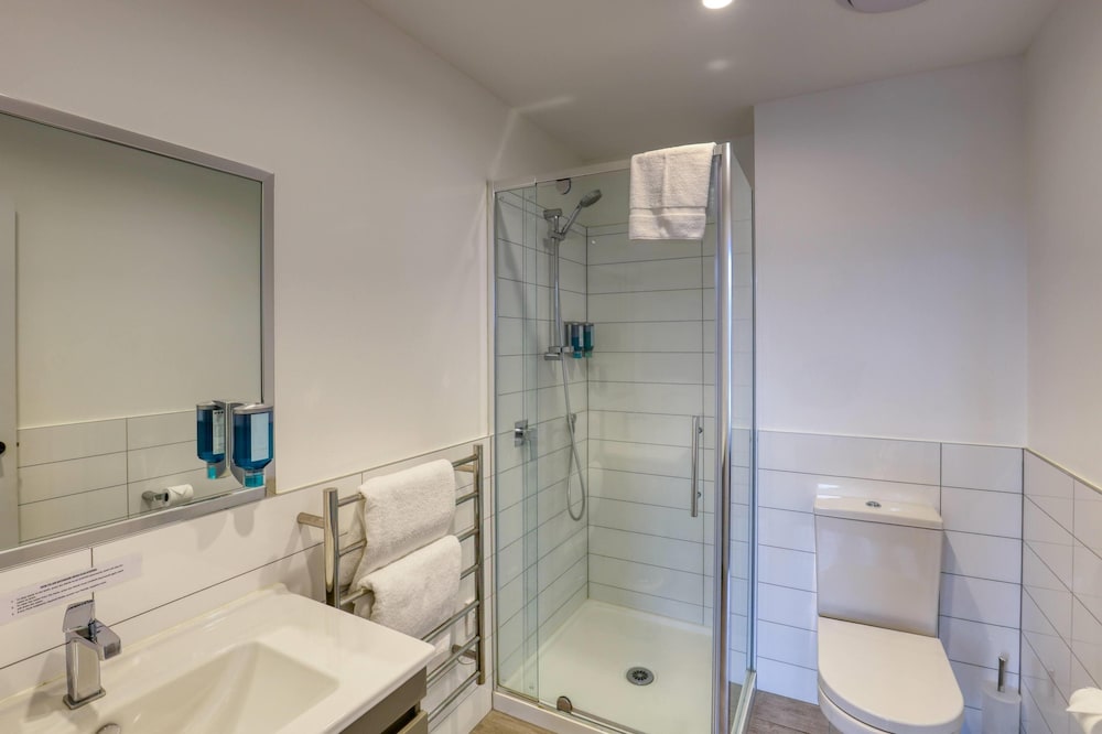 استوديو ديلوكس بسرير كينج، Ramada Suites By Wyndham Victoria Street West 6/8