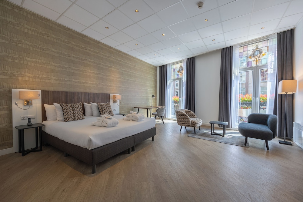 PREMIUM, CITY VIEW