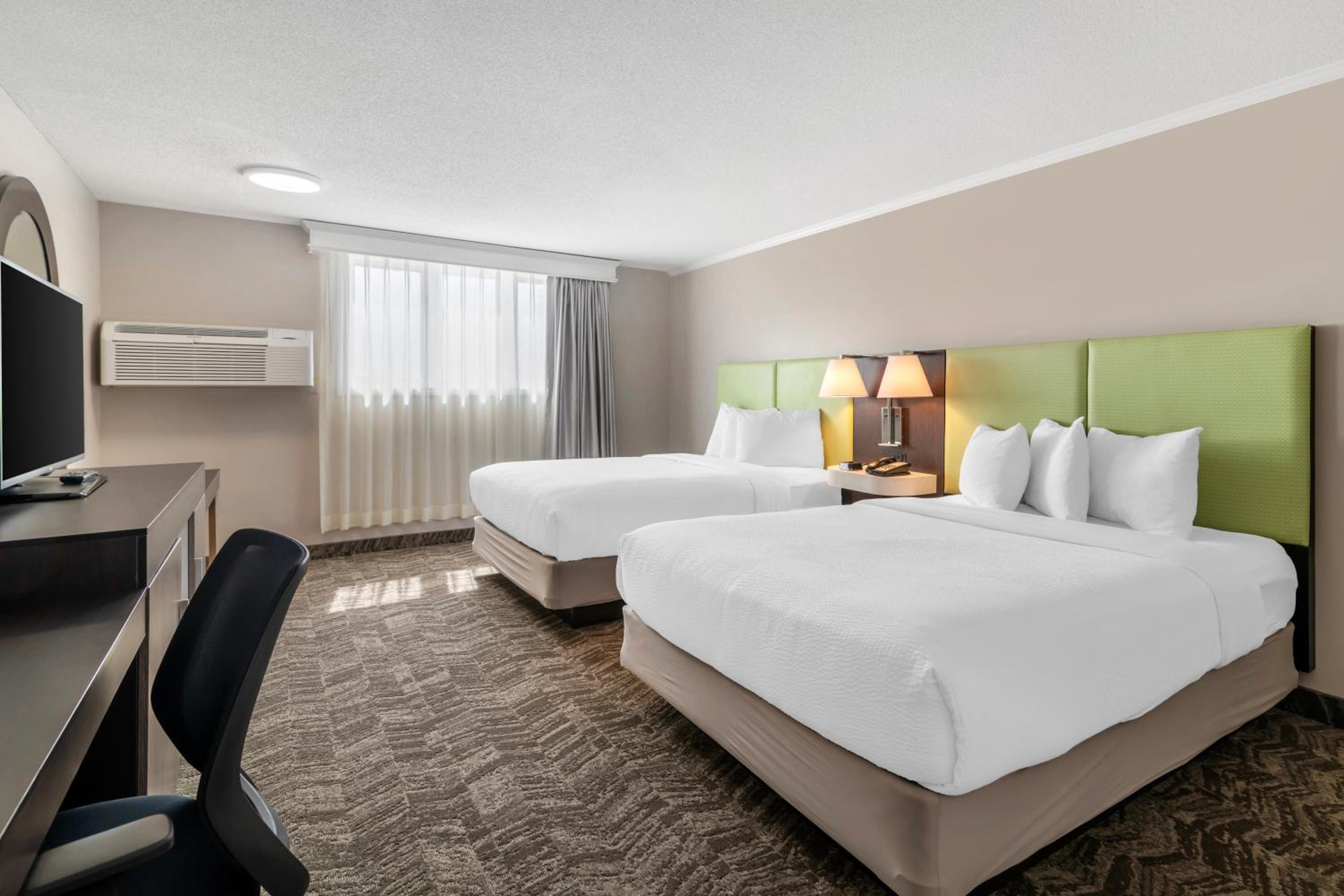 Room, 2 Queen Beds, Window Seat View