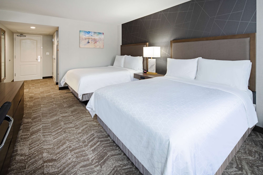 Best Western Valencia/Six Flags Inn & Suites 24/59