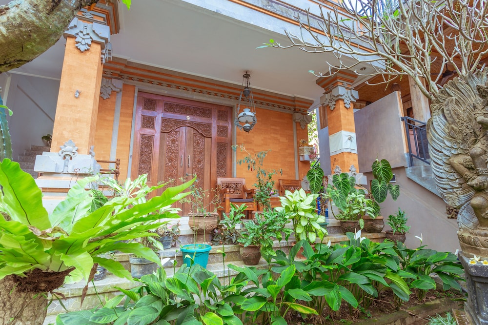 Teba House 7/68