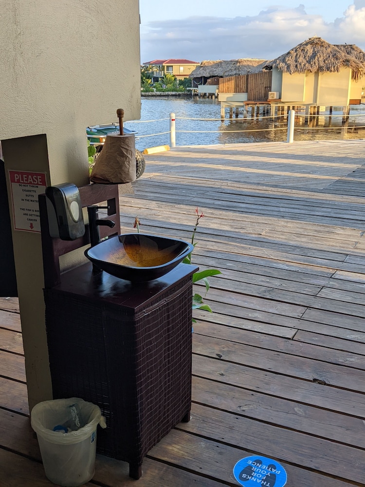 Lina Point Belize Overwater Resort 50/78