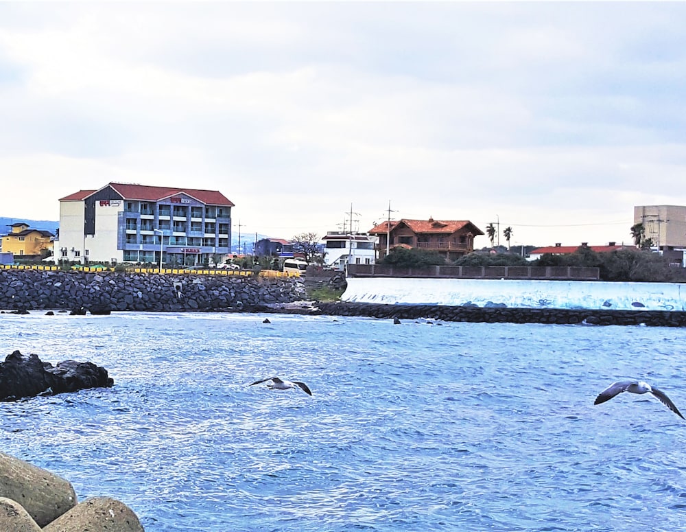 Sunbeach Resort 24/40