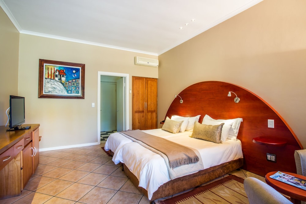 HLANGANA LODGE 10/56