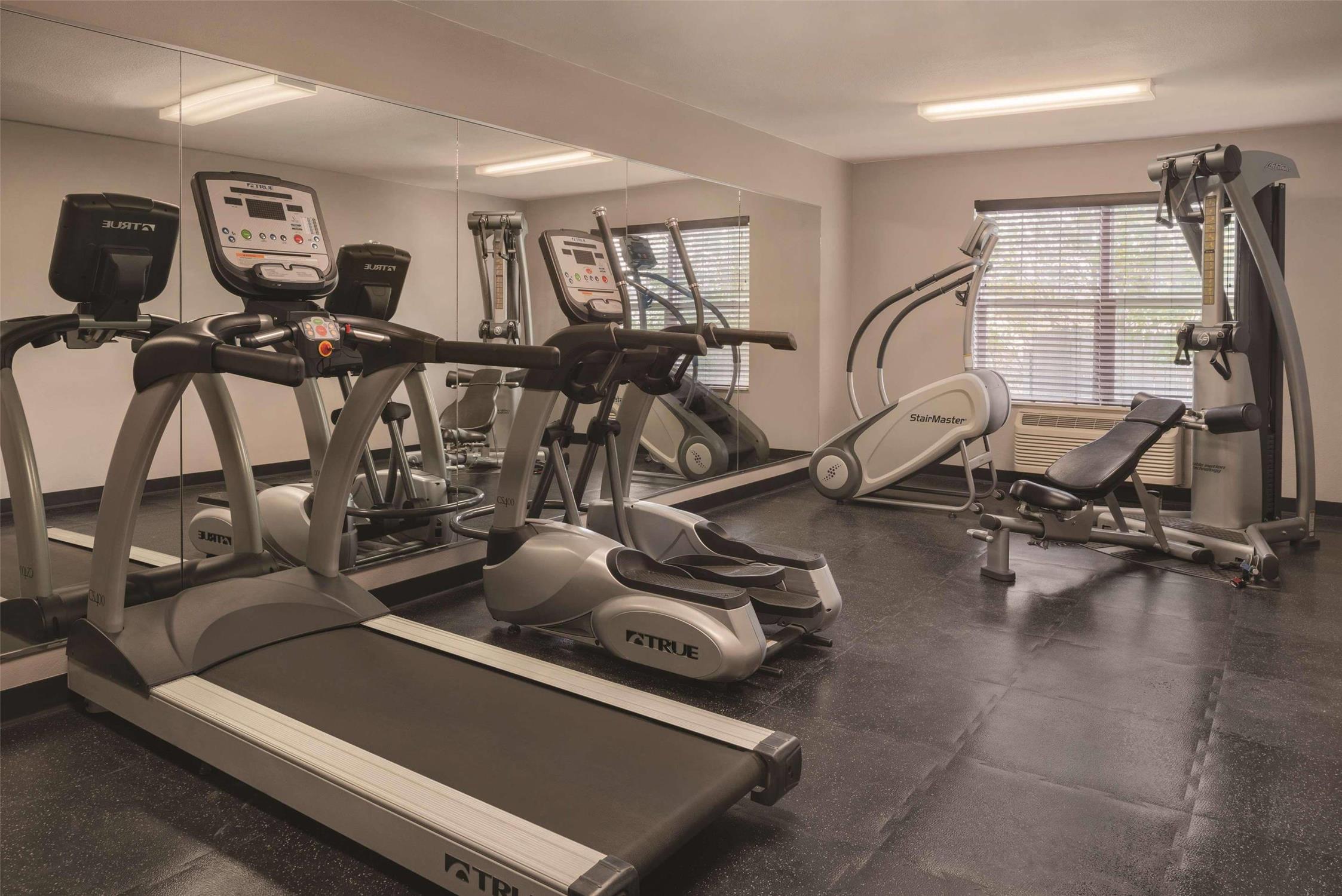 Country Inn & Suites By Radisson Waterloo Ia 11/18