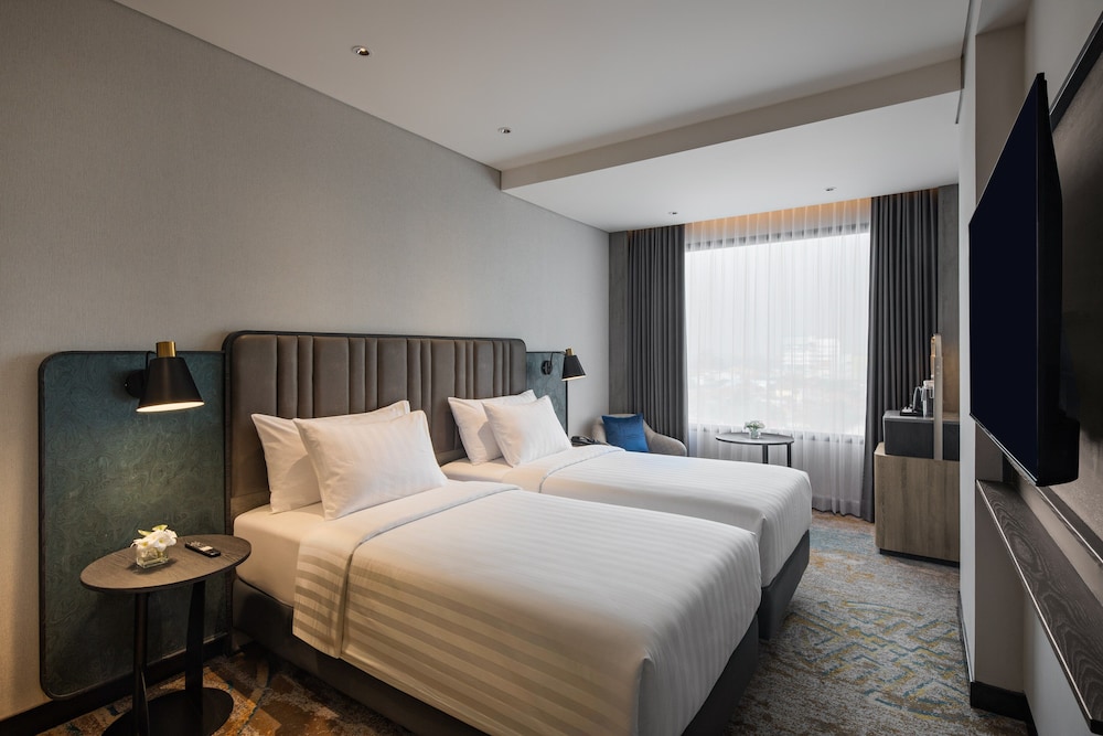 Mercure Madiun 7/41