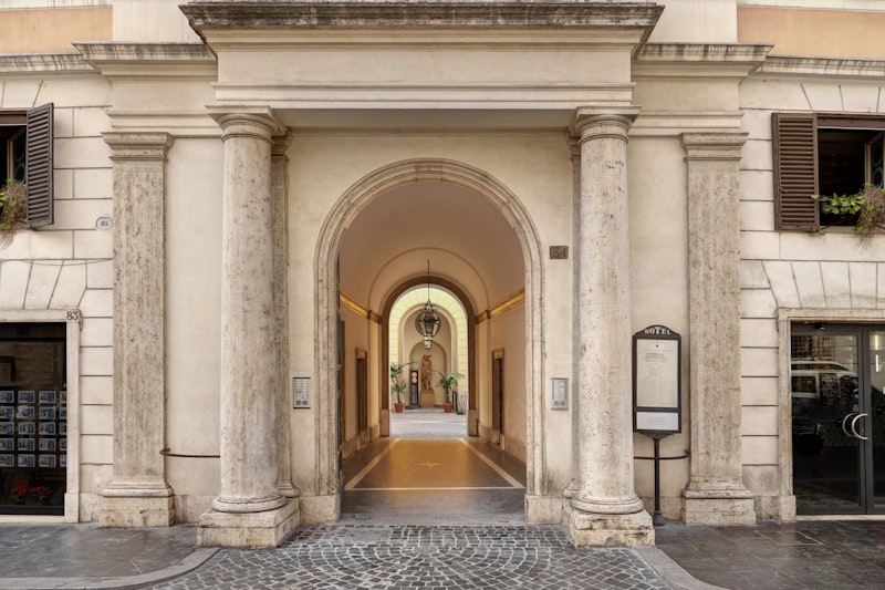 Borghese Contemporary hotel 3/26