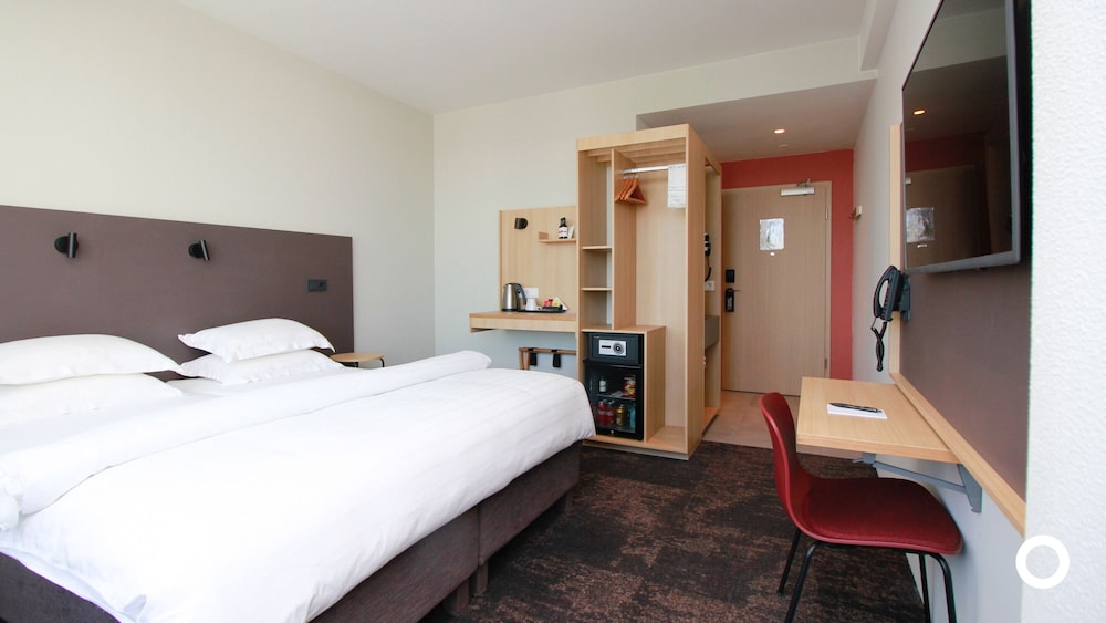 SUPERIOR, DOUBLE OR TWIN BED