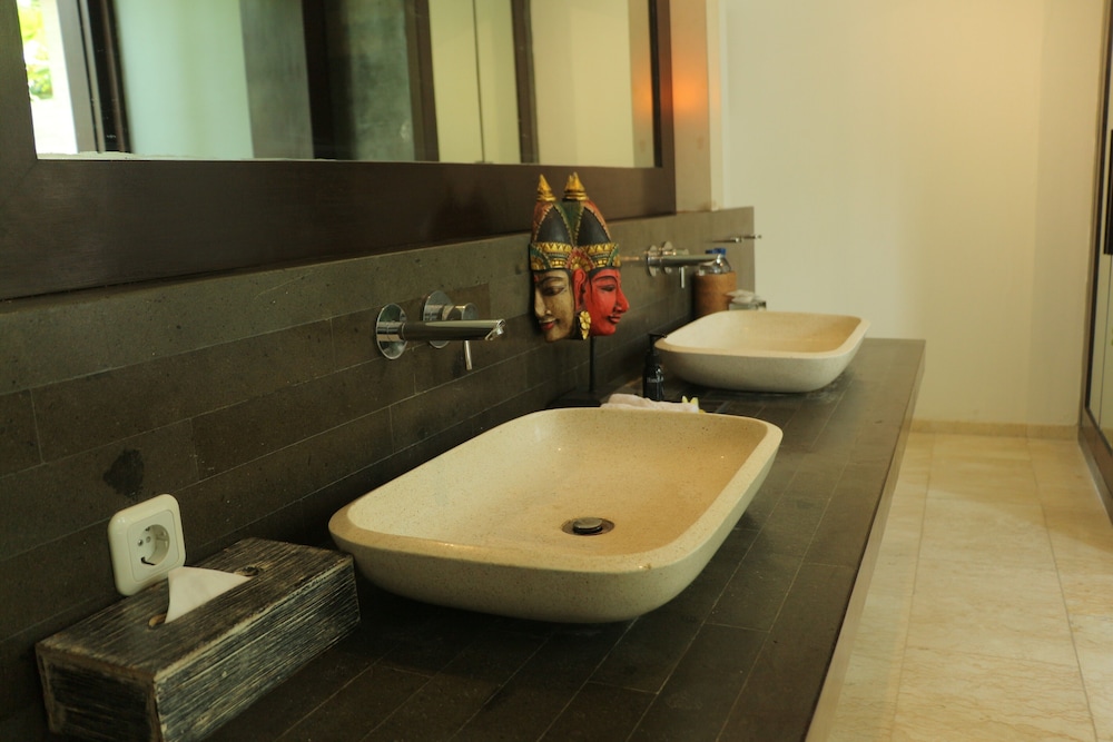 Kelapa Retreat and Spa 57/59
