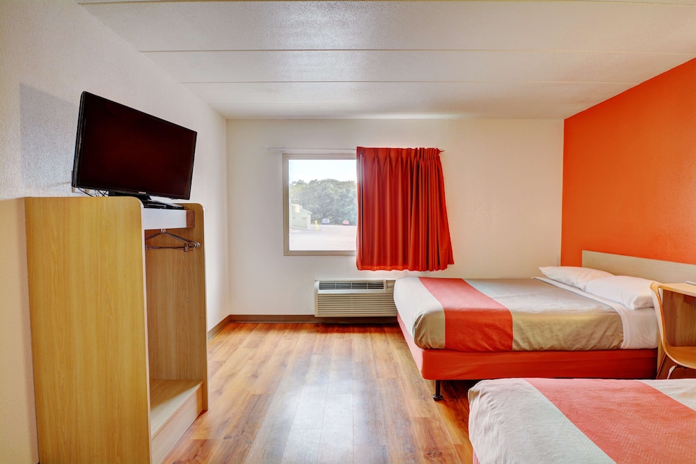 Motel6 Seekonk, MA - Providence East 21/39