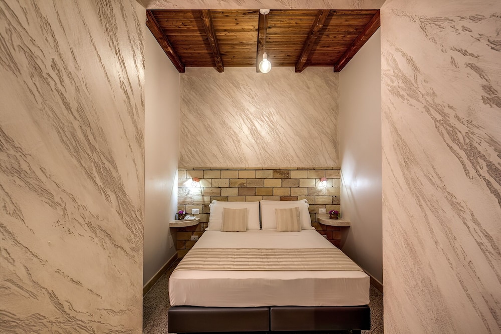 Colosseo Accomodation Room 18/38