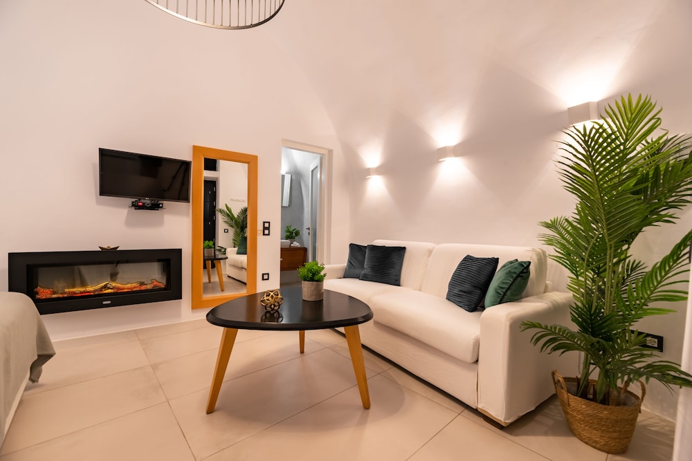 Day Dream Luxury Suites 57/81