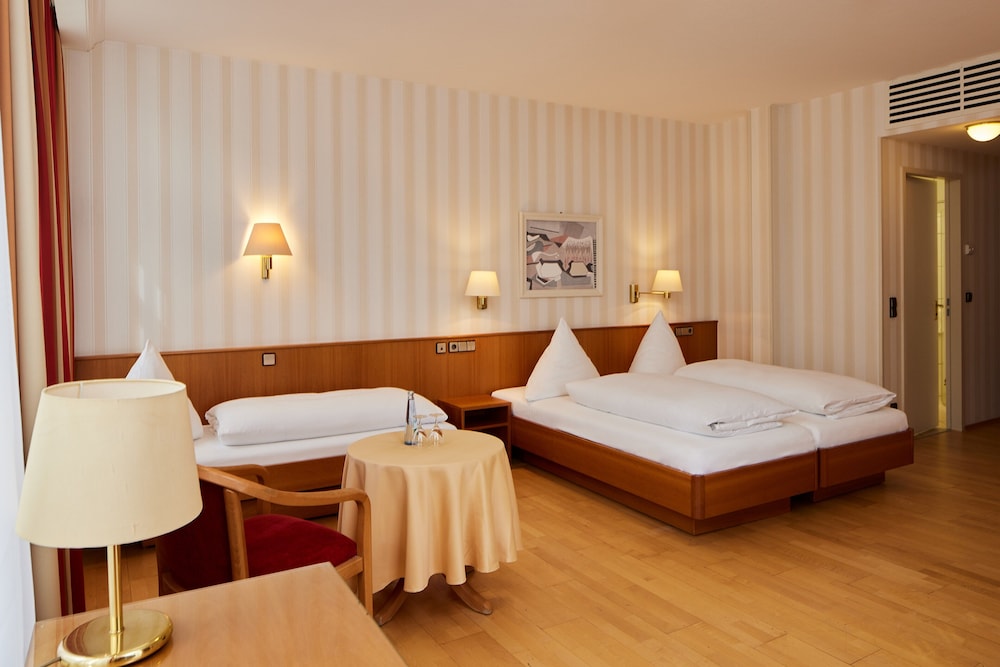 Hotel Zum Schiff 9/53