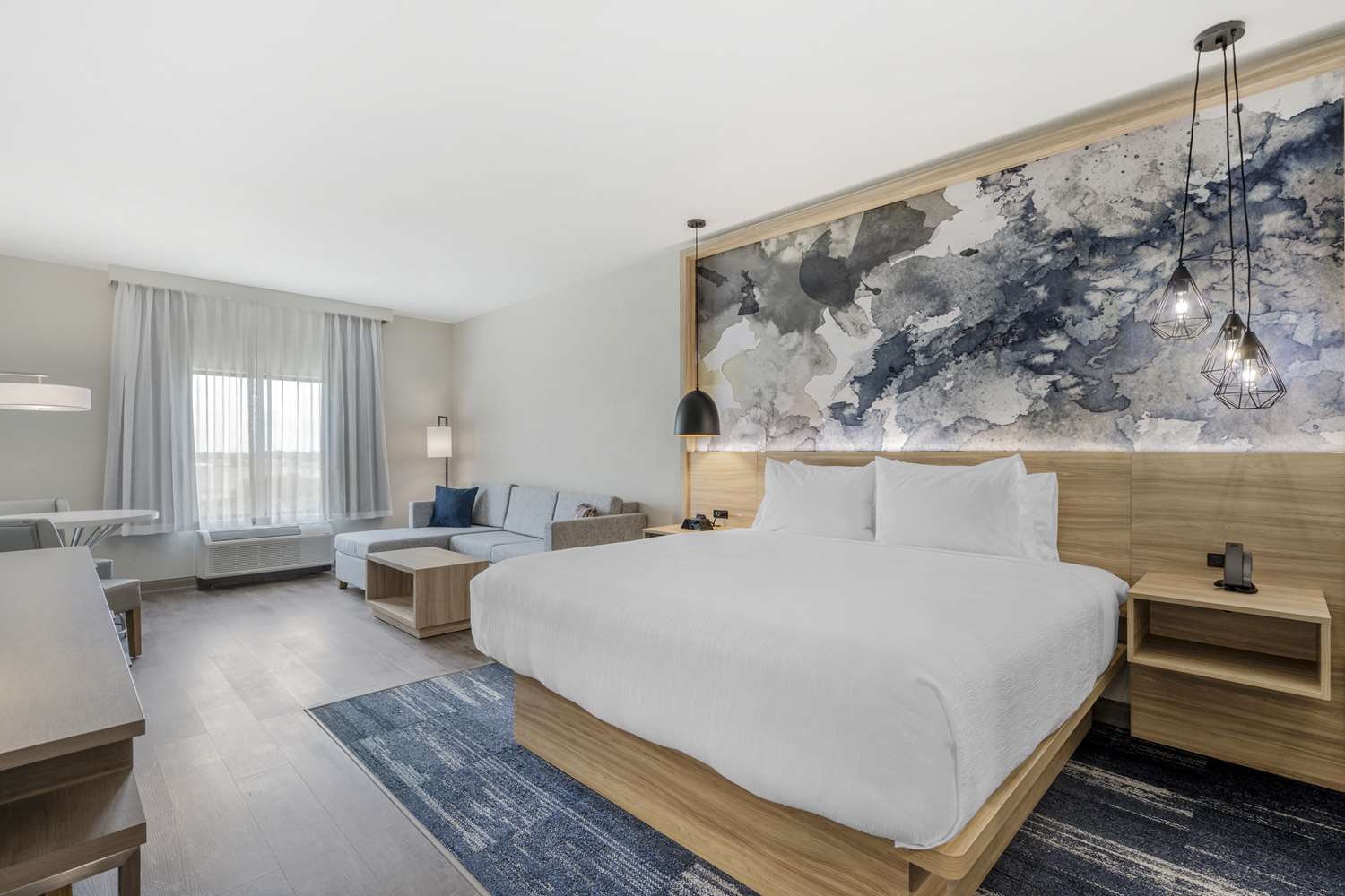 Suite, King Bed, Sofa