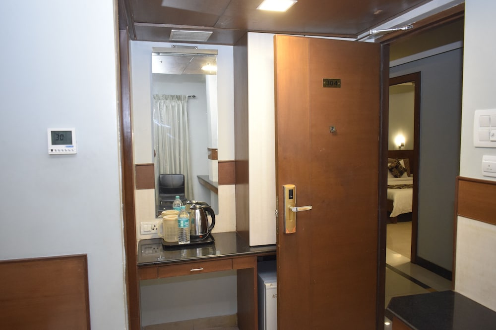The Nook Hotel 60/68