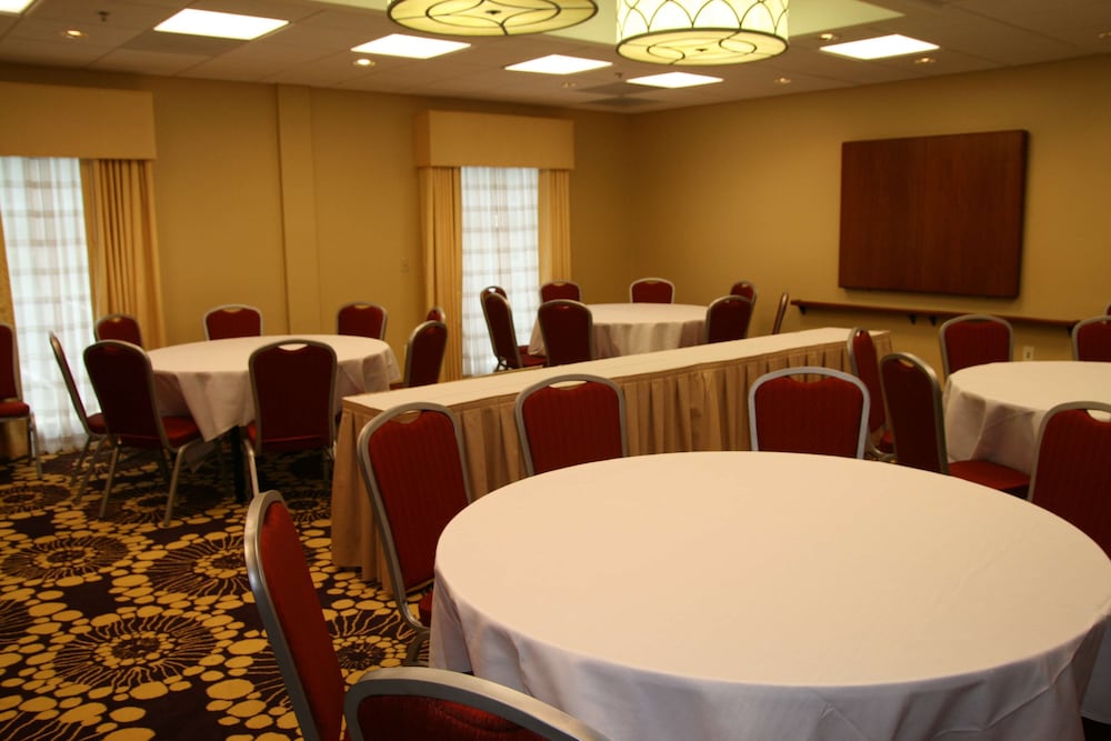 Hampton Inn Richmond Airport 57/58