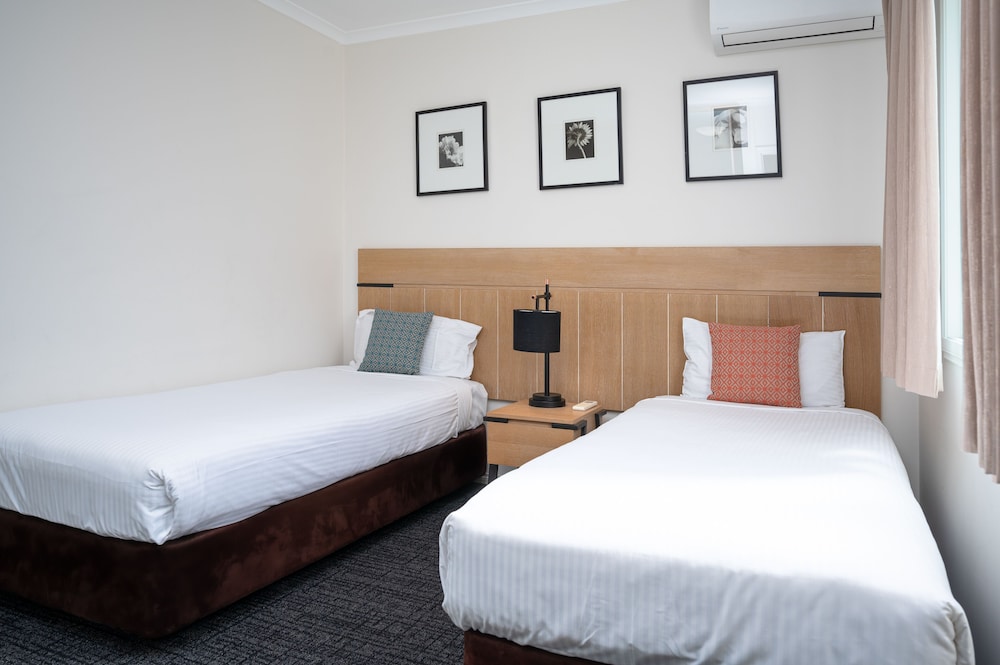 MainStay Suites Kew 19/60