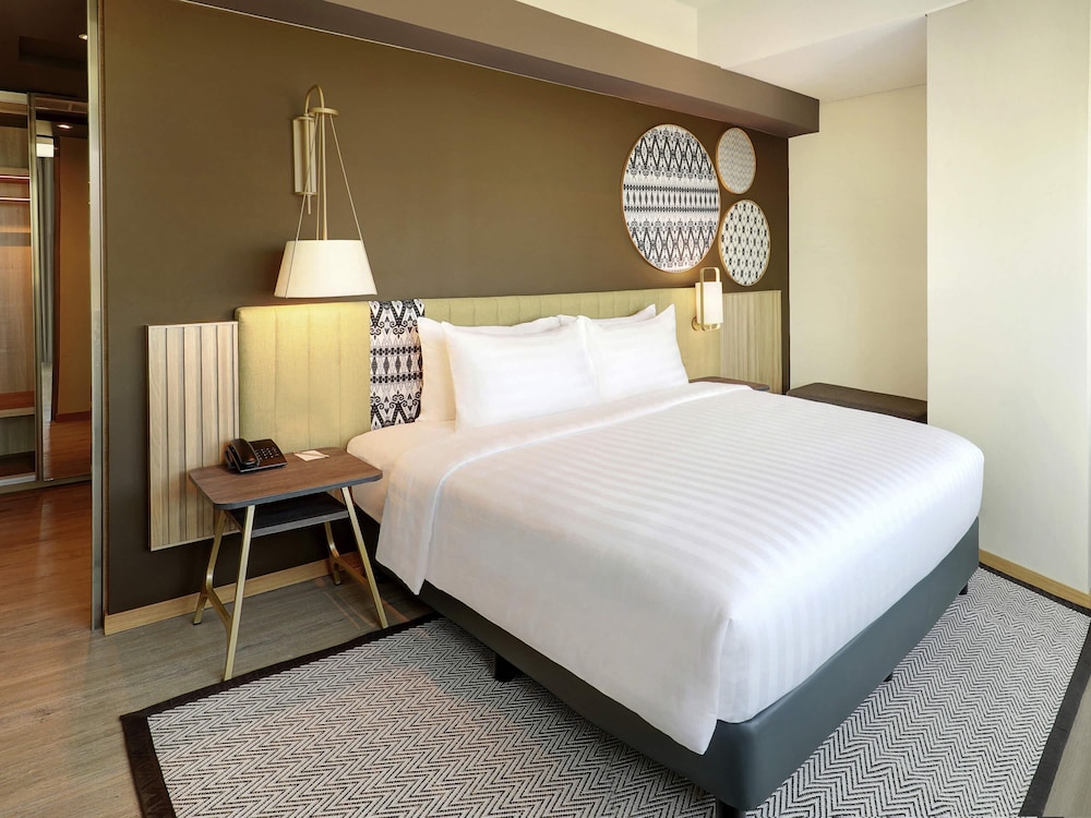 EXECUTIVE, SUITE, KING BED, SOFA