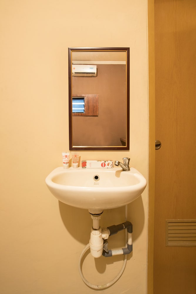 Hotel O Near Summarecon Mall Serpong 57/60