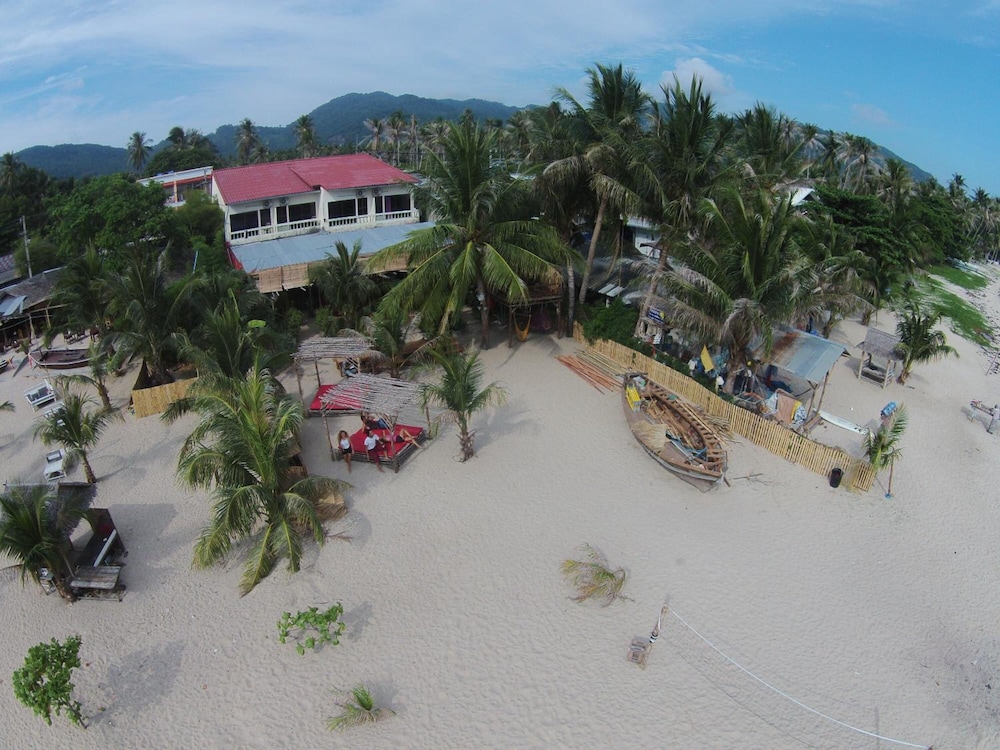 Echo Beach Backpackers 5/50