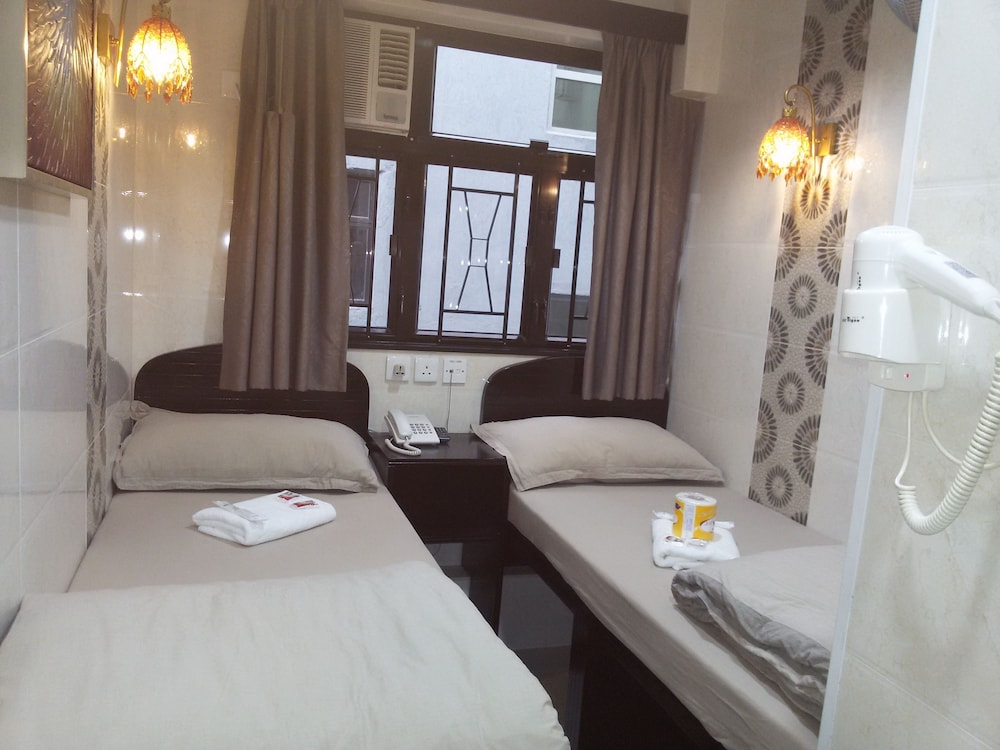 Aashiana Hotel 23/33