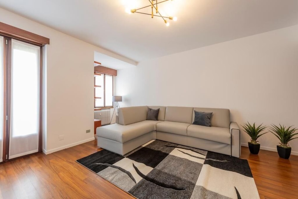 Milan Royal Suites Luxury Apartments 44/50