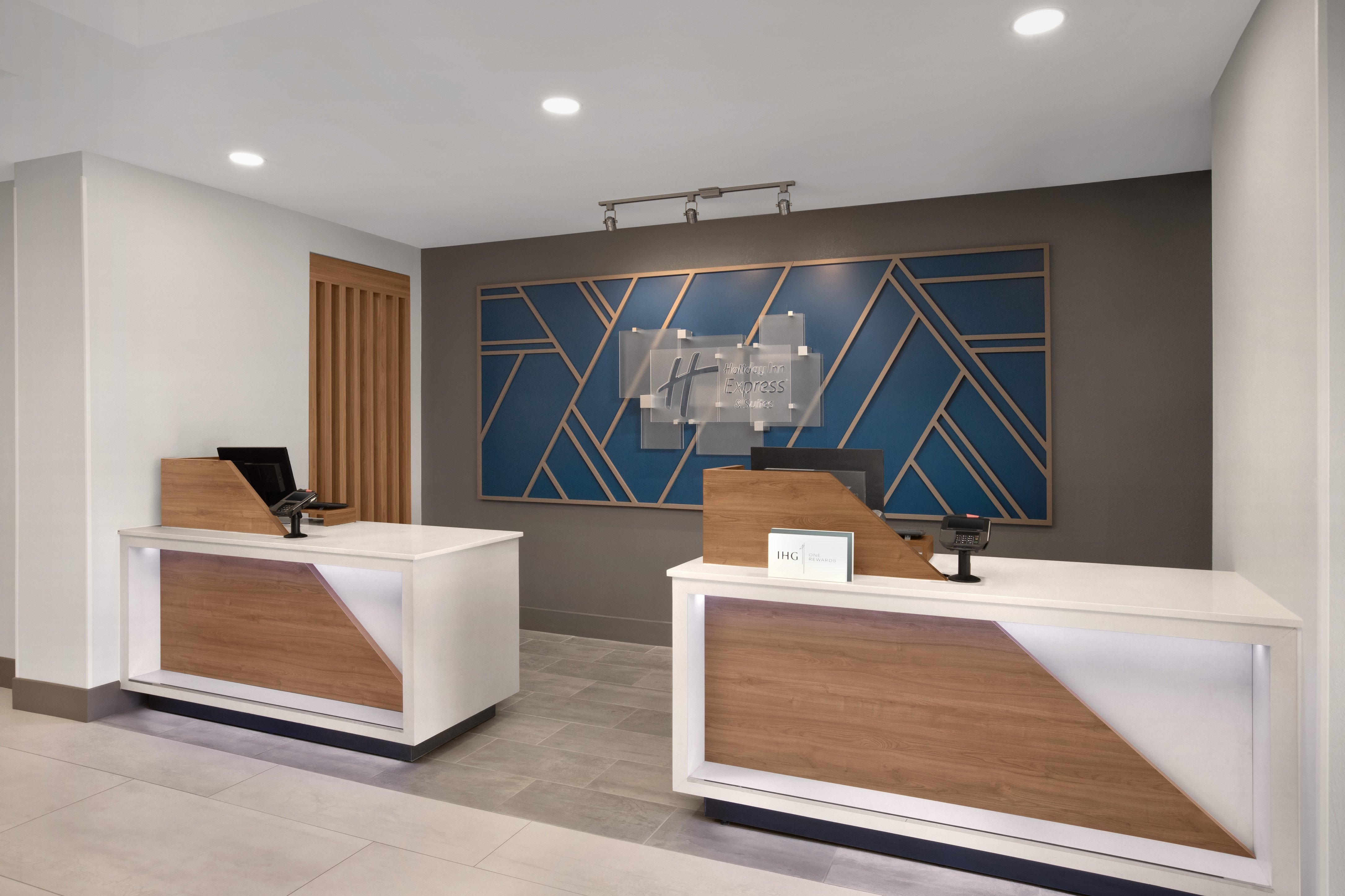 Holiday Inn Express Hotel And Suites Dfw West Hurst 8/74