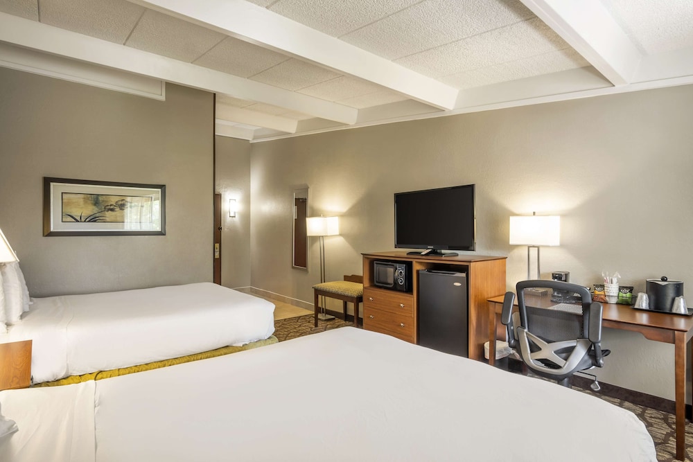 AmericInn by Wyndham Grand Rapids Airport North 22/62