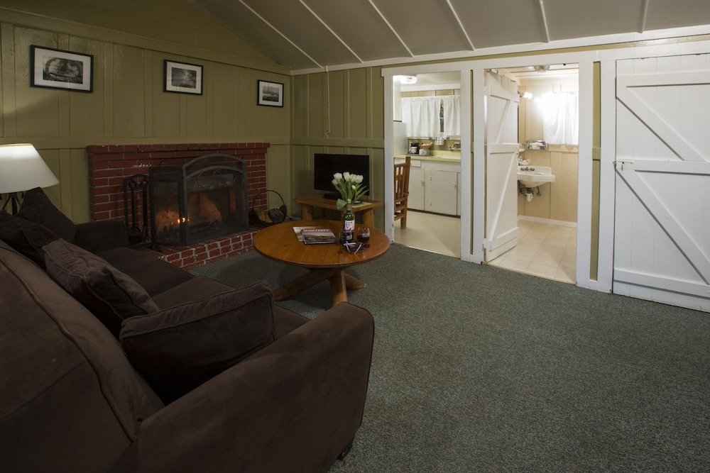 Carmel River Inn 43/62