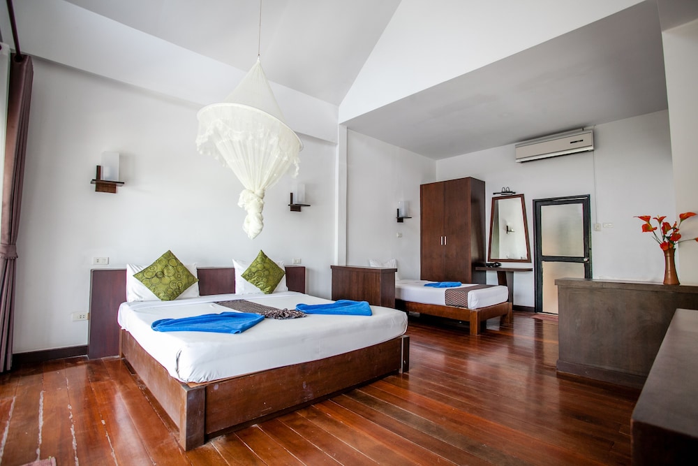 Family, Double and Twin Beds